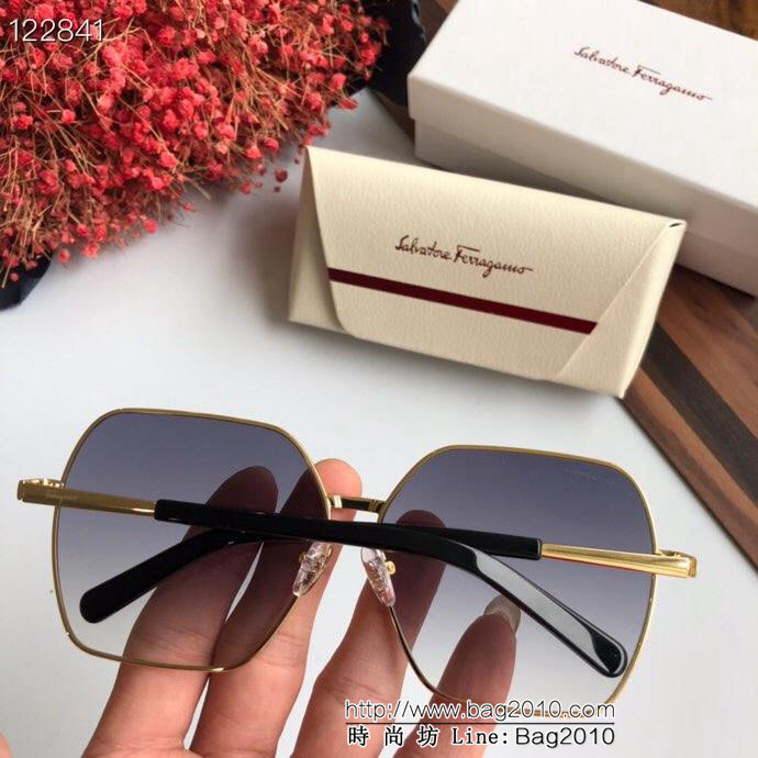 Ferragamo菲拉格慕 2019新款 女款太陽鏡 SF901   lly1345